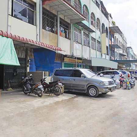 Spot On 91343 Kartika Guest House Syariahnearpantai Stres Jodoh  Exteriör bild