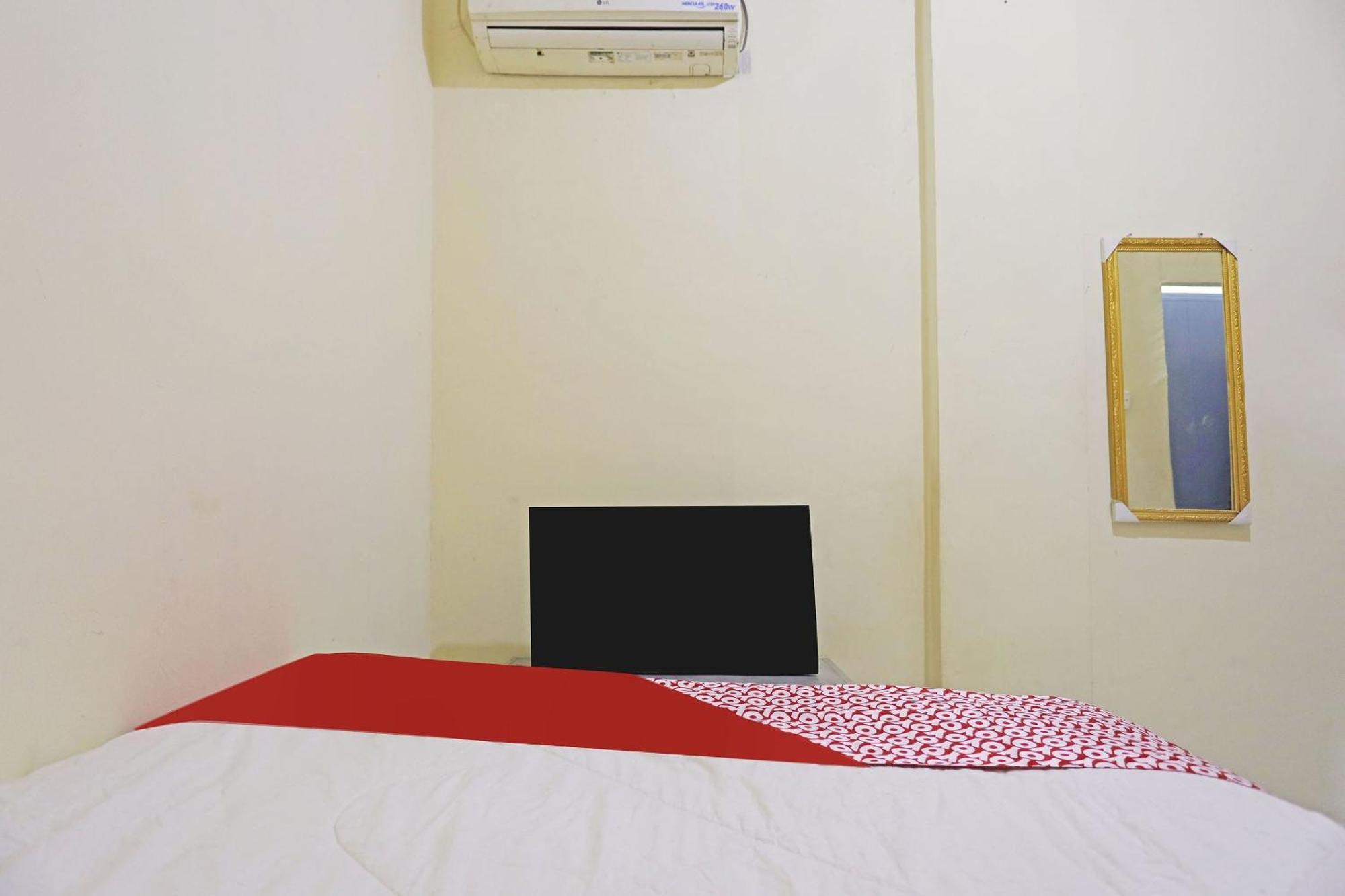 Spot On 91343 Kartika Guest House Syariahnearpantai Stres Jodoh  Exteriör bild