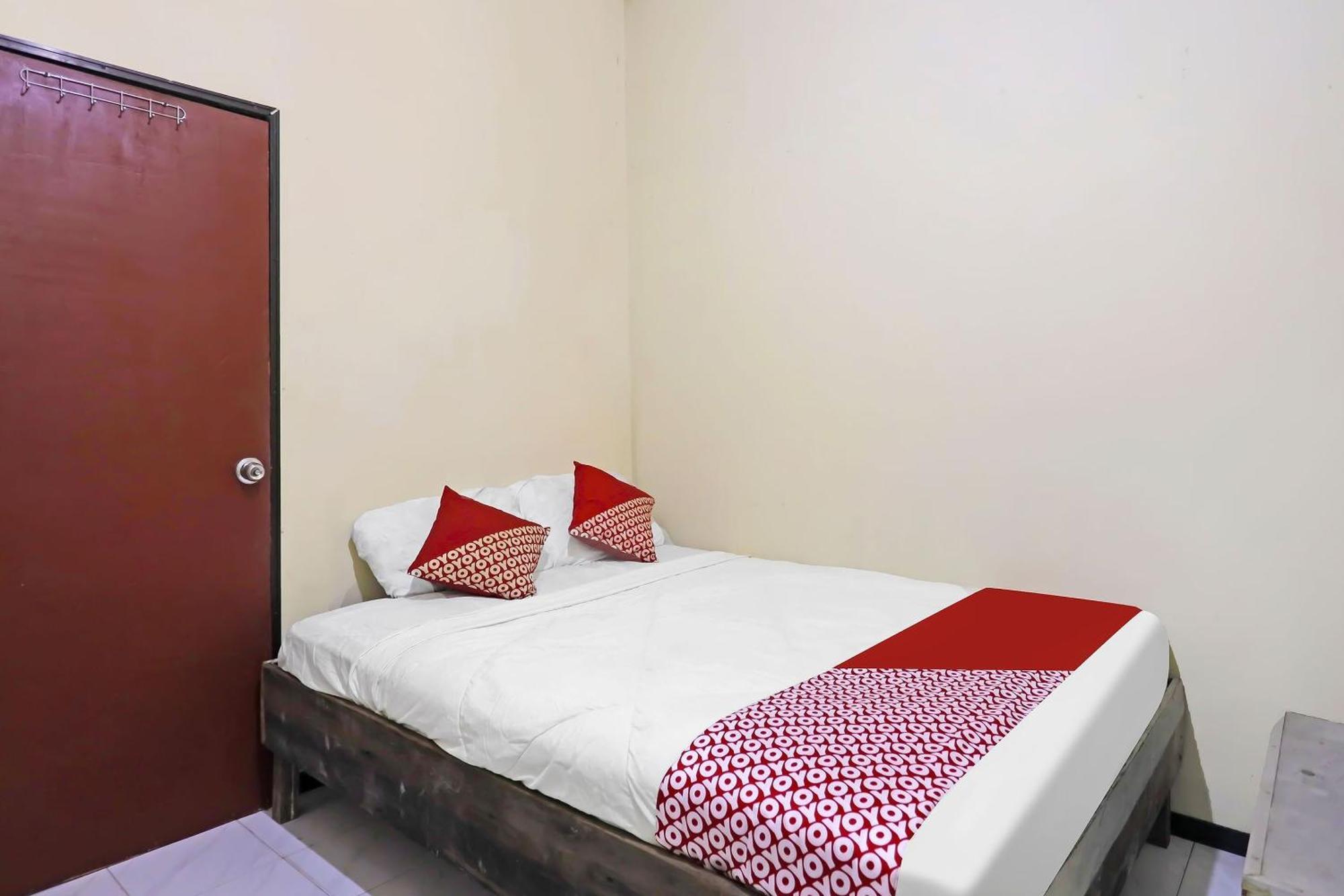 Spot On 91343 Kartika Guest House Syariahnearpantai Stres Jodoh  Exteriör bild